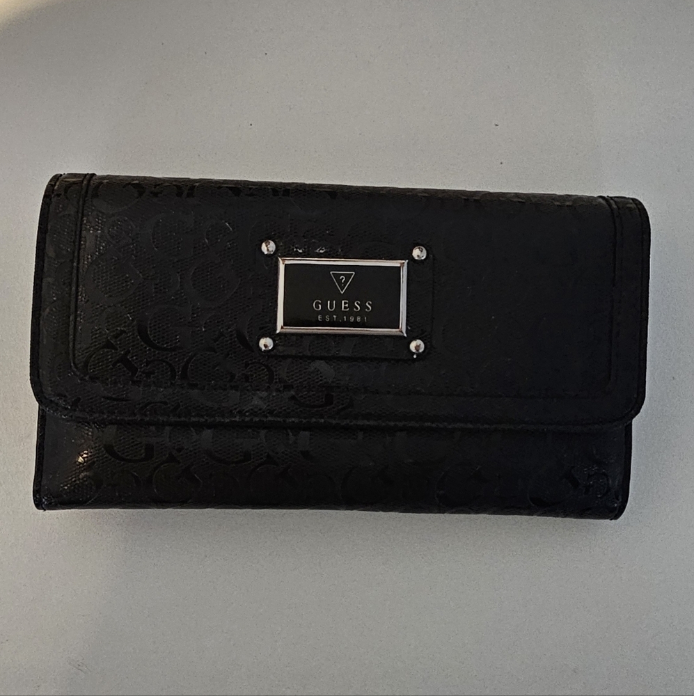 GUESS wallet